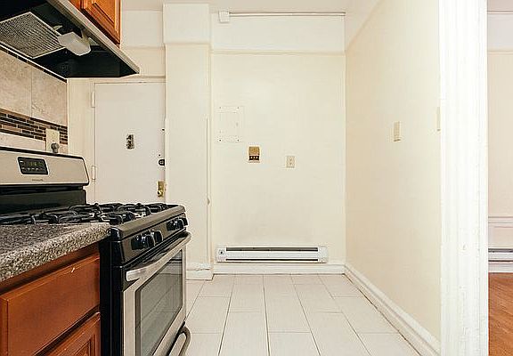 4th image of 1625 Park Pl APT 5