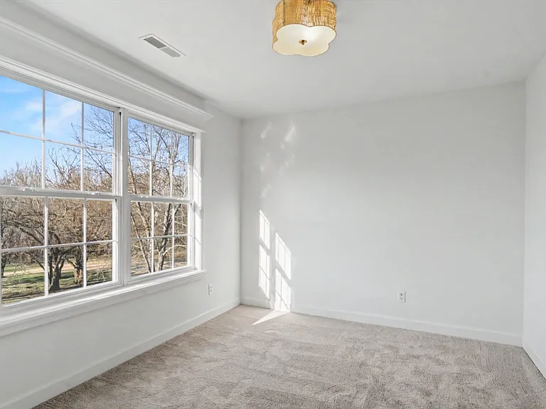 121 Hillside Dr — Photo 10