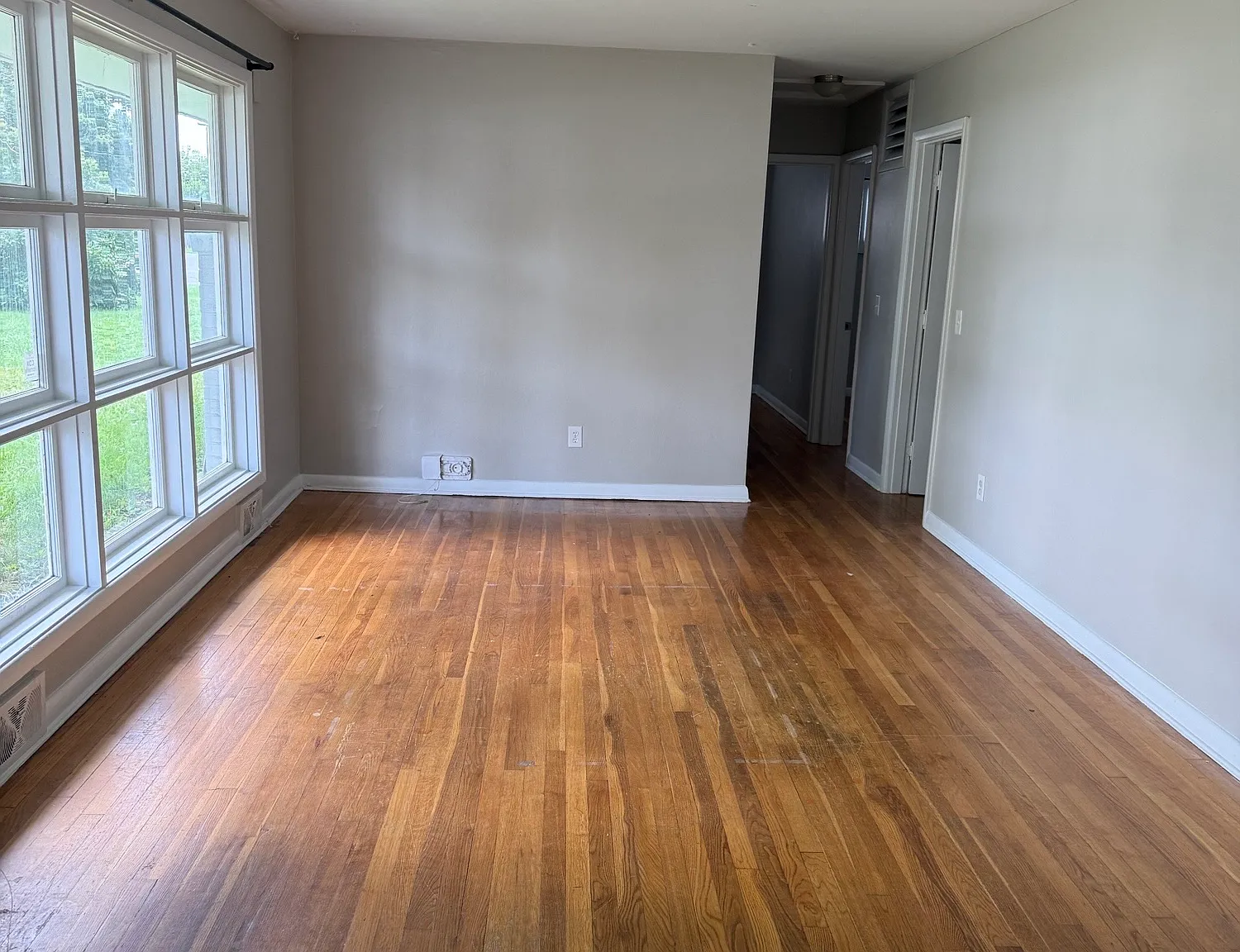 3 bed, 1050 sqft, $1,200 — Photo 3