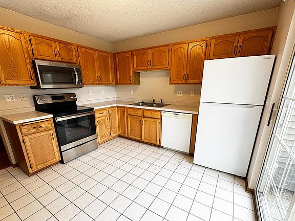 4th image of 1900 Shenandoah Ct Unit H