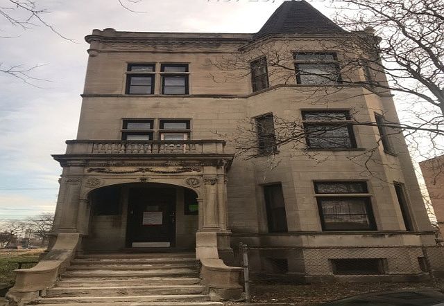 2nd image of 5041 S Calumet Ave