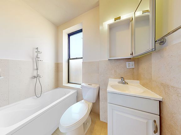 4th image of 170 Thompson St APT 18