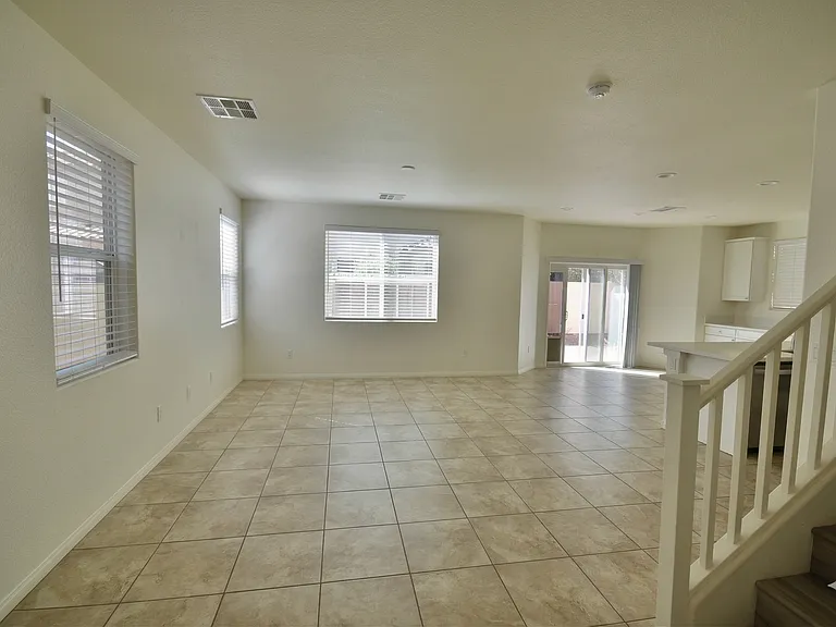 3041 Lake Como Ave — Photo 3