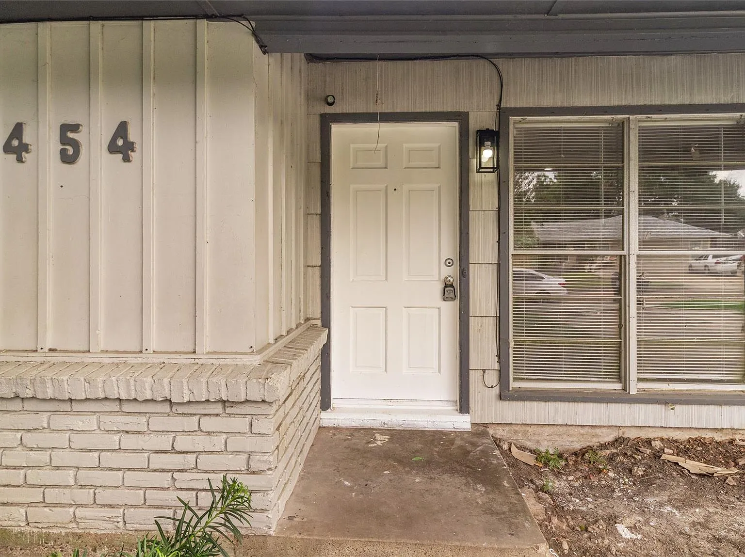 5 bed, 2.0 bath, 1431 sqft, $1,995 — Photo 2