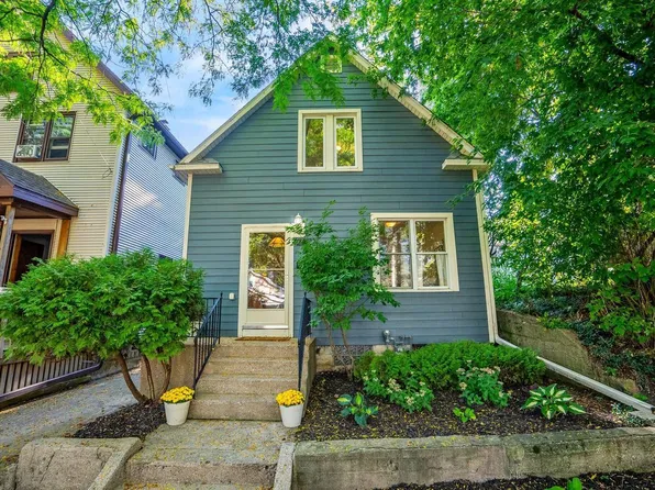 2471 South Wentworth AVENUE, Bay View, WI 53207