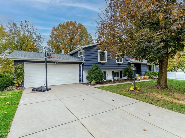 5505 Broadmill Dr, Broadview Heights, OH 44147