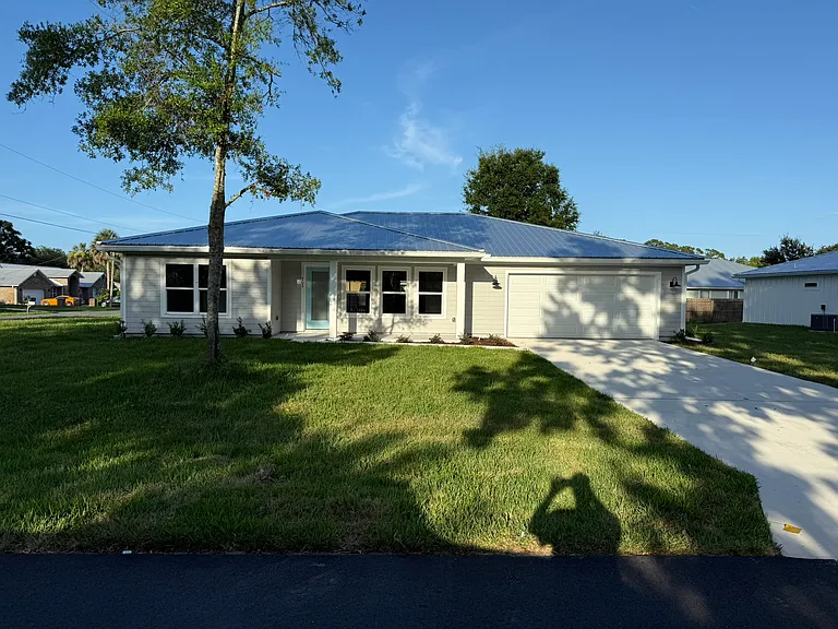 101 Lobelia Rd — Photo 2