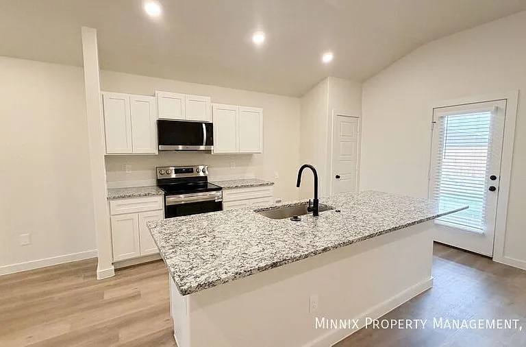 2161 Langford Ave — Photo 10