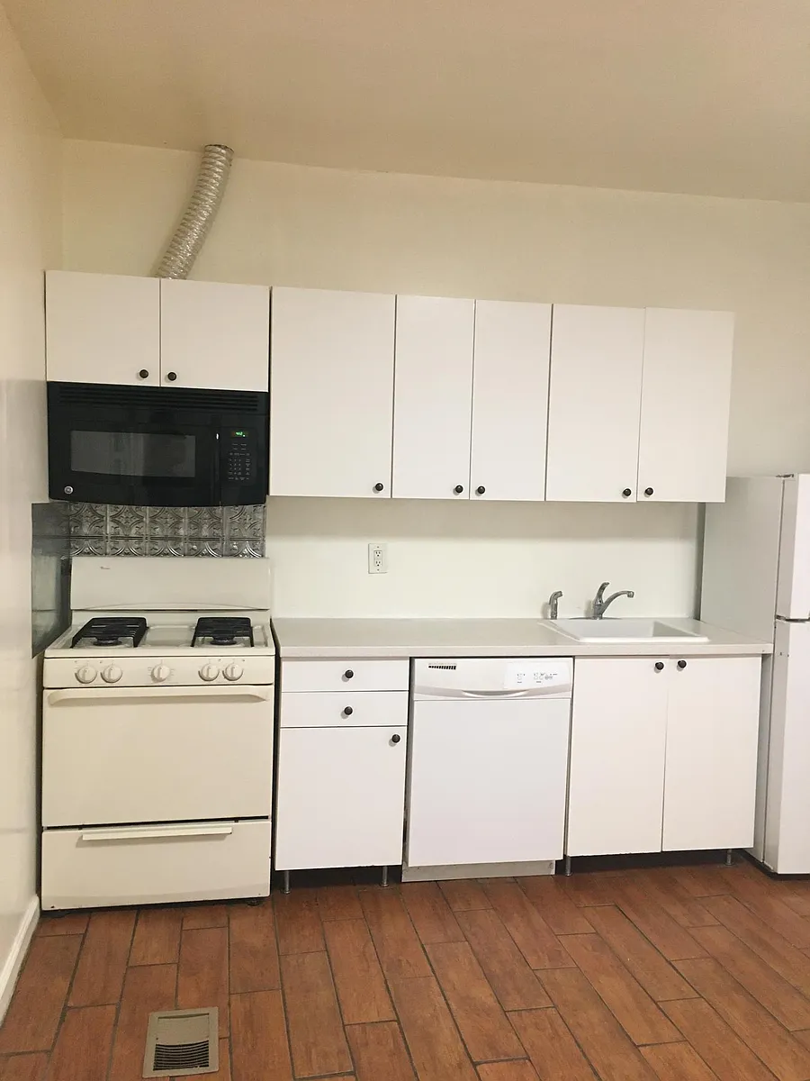 Building Photo - 1076 Curran St NW #B