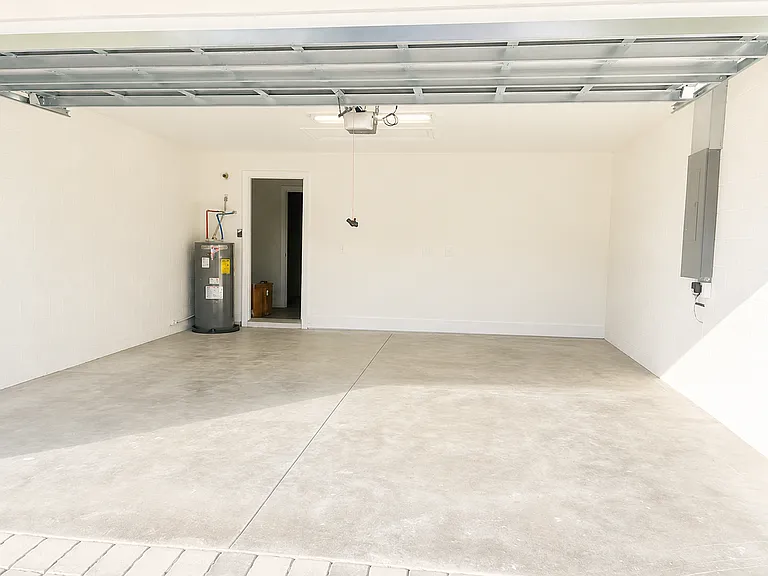 233 NW 22nd Pl — Photo 11