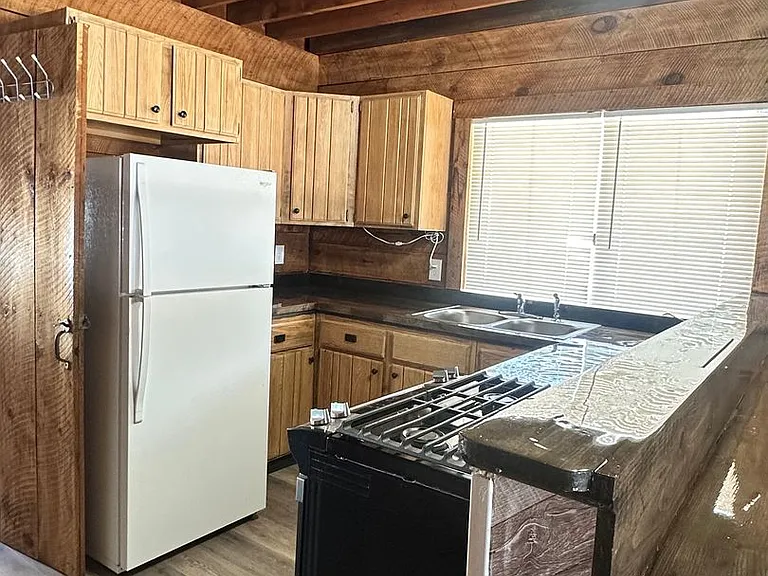 283 Station Rd — Photo 9