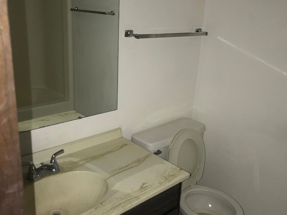 1st image of 248 E Oak Cliff Ct APT 9