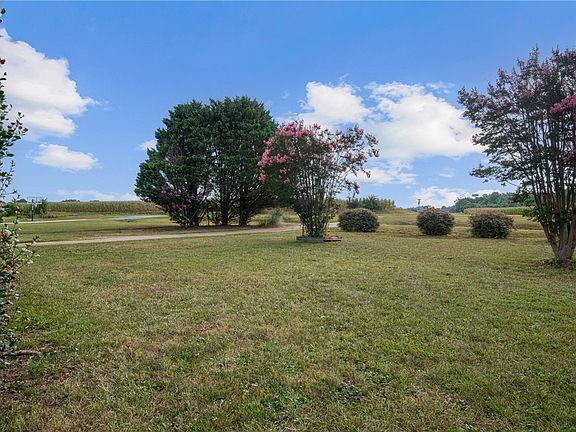 4th image of 109 Warner Rd