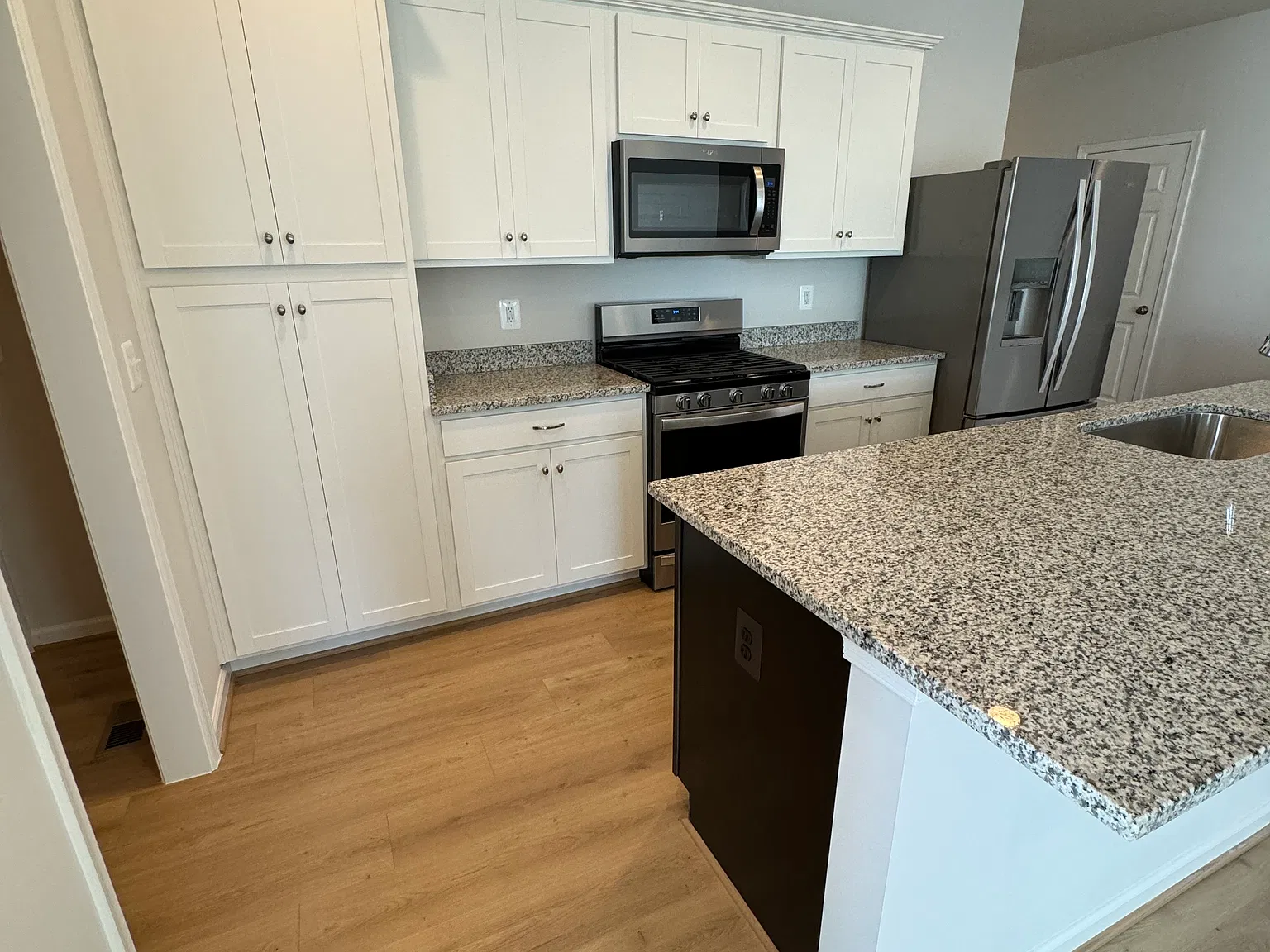 3 bed, 2109 sqft, $2,995 — Photo 4