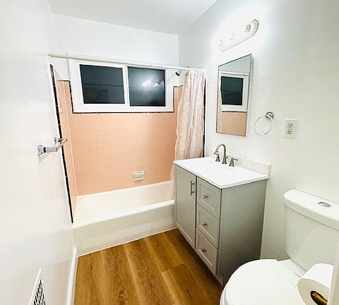 4th image of 224 E Elmwood Ave #G