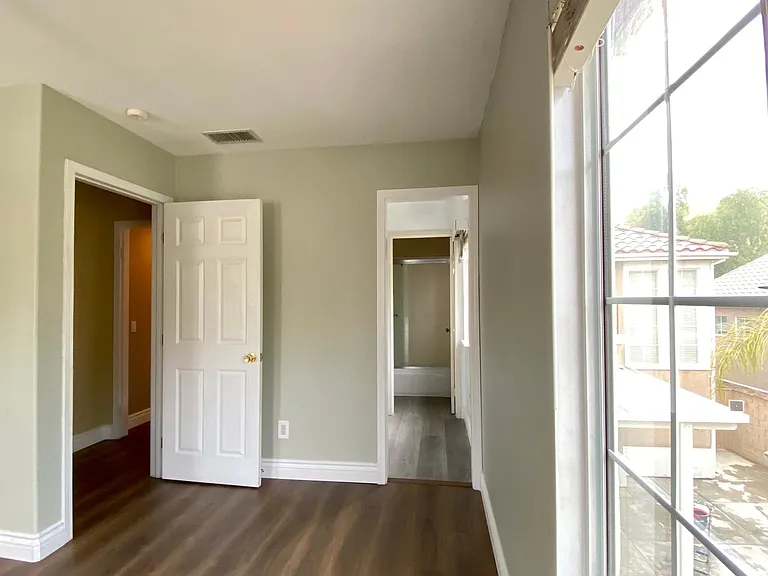 1758 Vista Del Norte — Photo 3