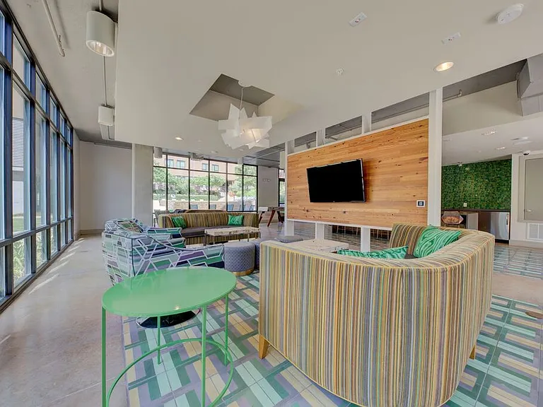 River House — Photo 8