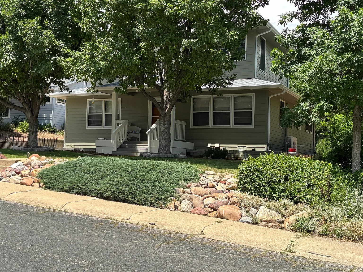 1 bed, 850 sqft, $2,300 — Photo 1