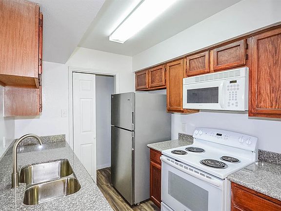 4th image of 14600 Fonmeadow Dr APT 803