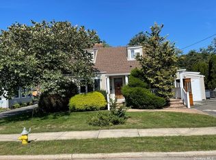 141 Asbury Ave, Westbury, NY 11590