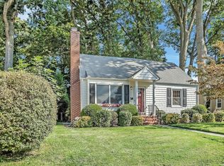 32 N Yew St, Glen Cove, NY 11542