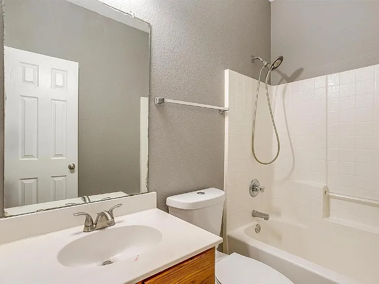 812 Walnut St — Photo 8