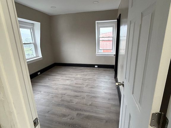 4th image of 900 N 6th St APT 3R