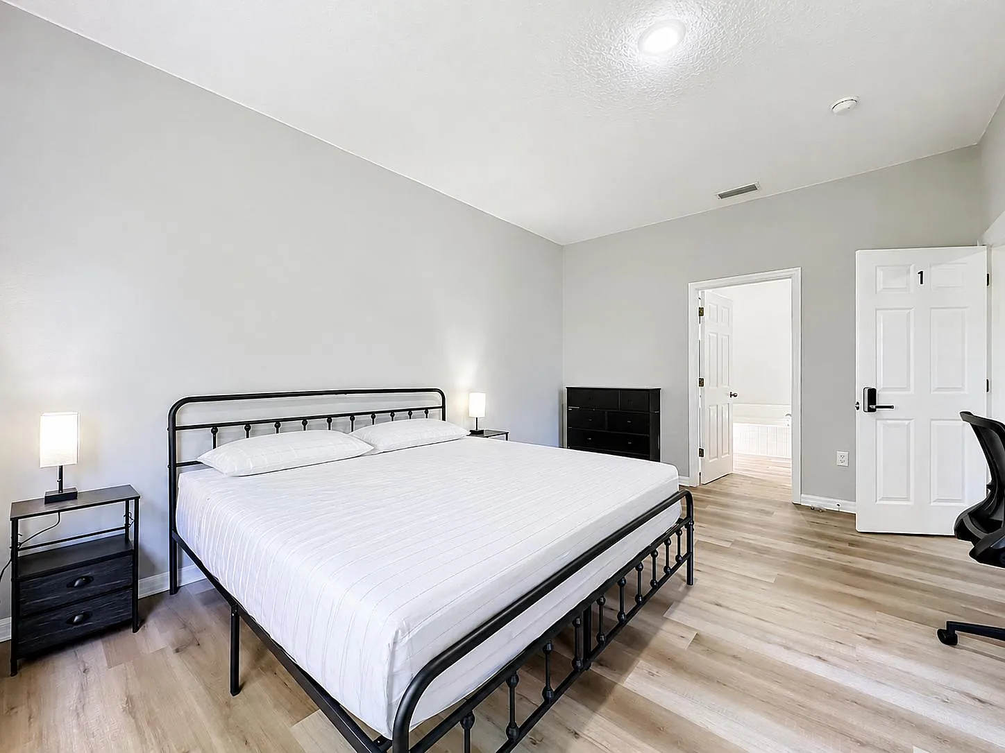 4 bed, 2.0 bath, 2235 sqft, $1,299 — Photo 1