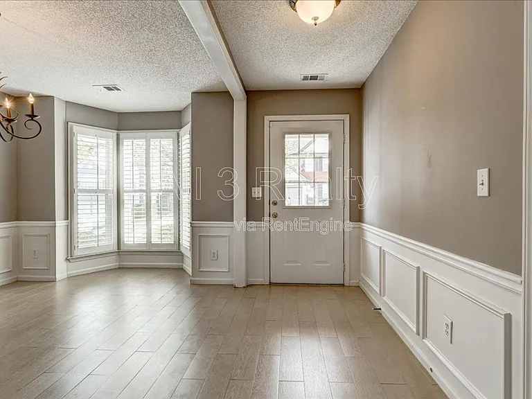 2540 Alvecot Cir — Photo 27