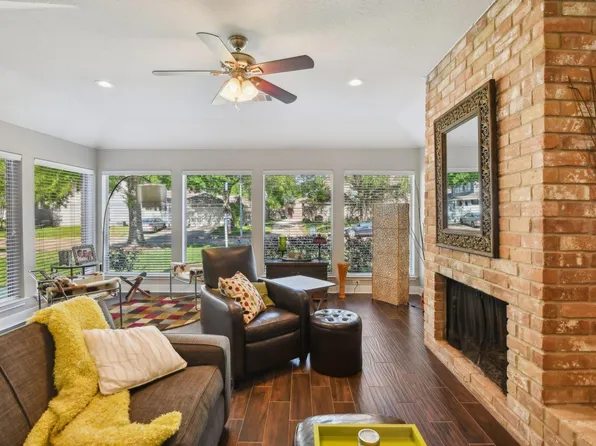1006 Glacier Hill Dr, Houston, TX 77077