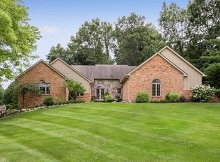 1136 S Tennyson Dr, Milford, MI