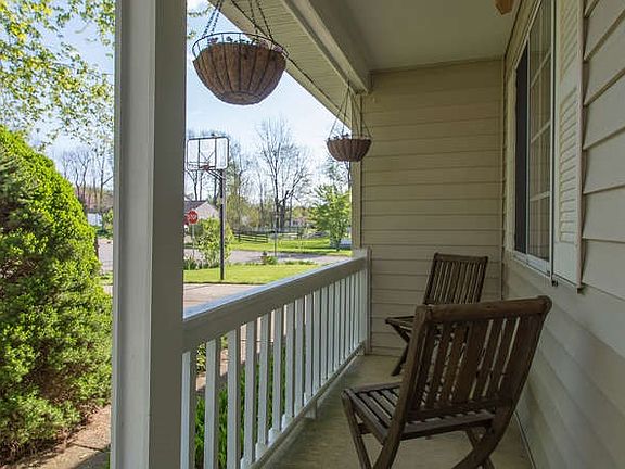 4th image of 383 E Briarwood Ln