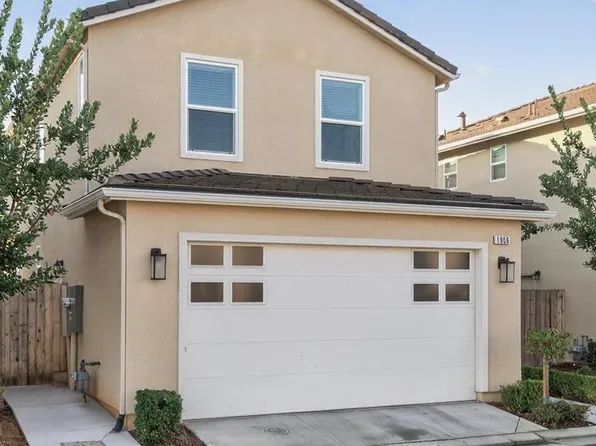 1956 Minarets Ln, Clovis, CA 93611