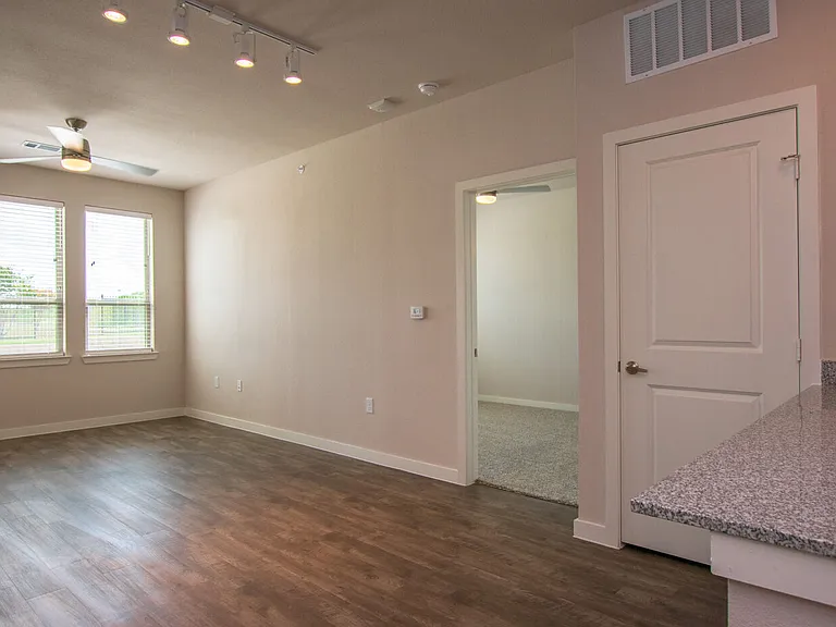 Lofts at Ventura — Photo 16