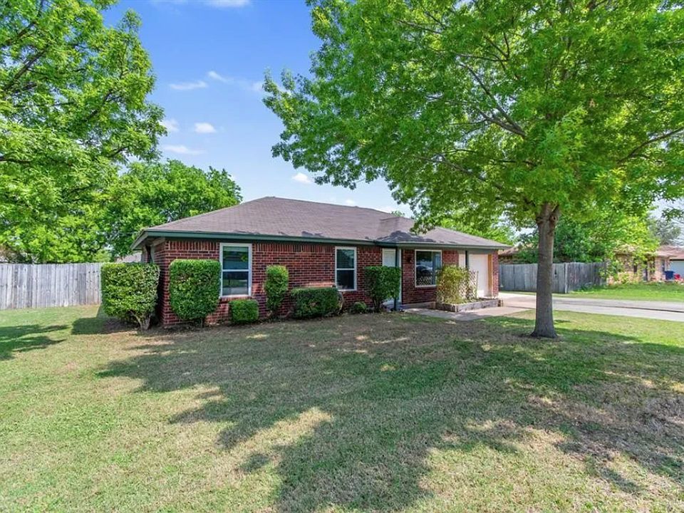 1st image of 433 White Oak Ln