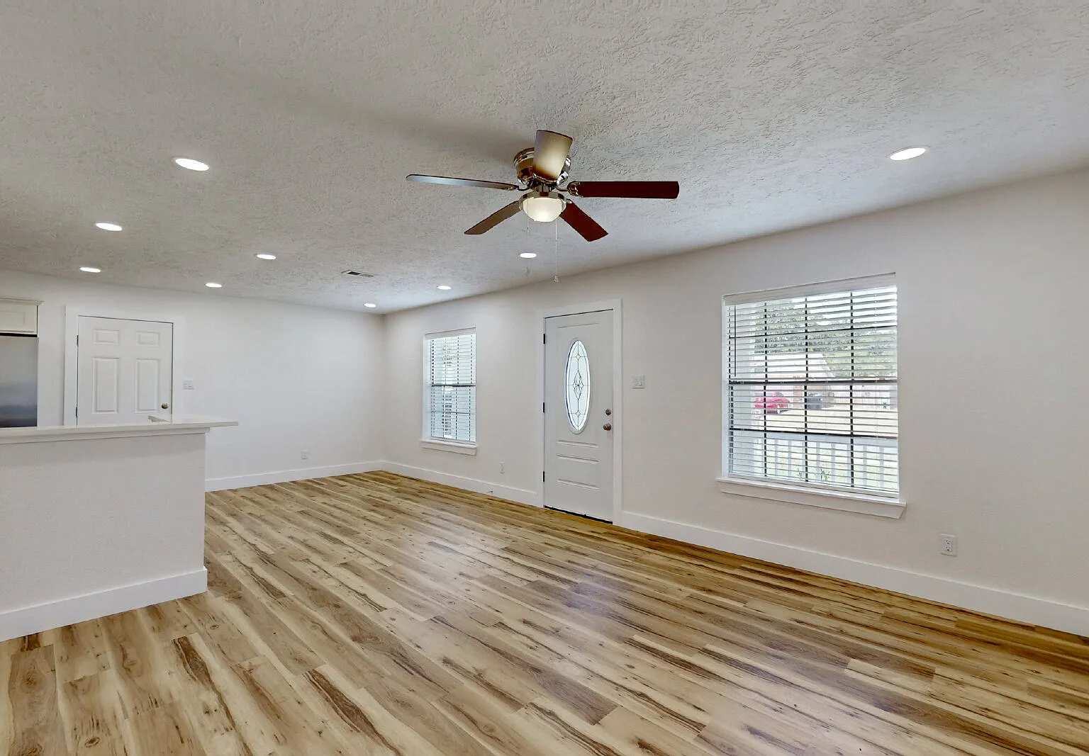 3 bed, 2.0 bath, 1144 sqft, $1,900 — Photo 2