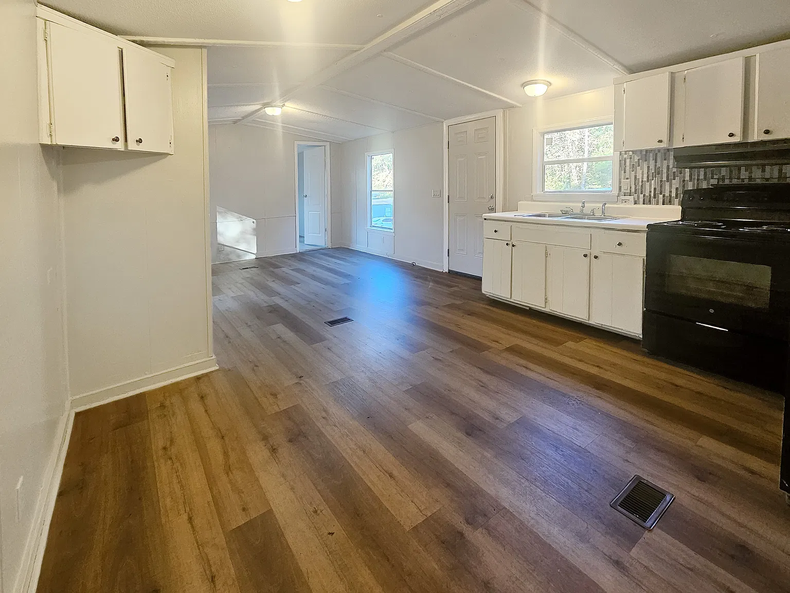 412 McElhaney Rd — Photo 2