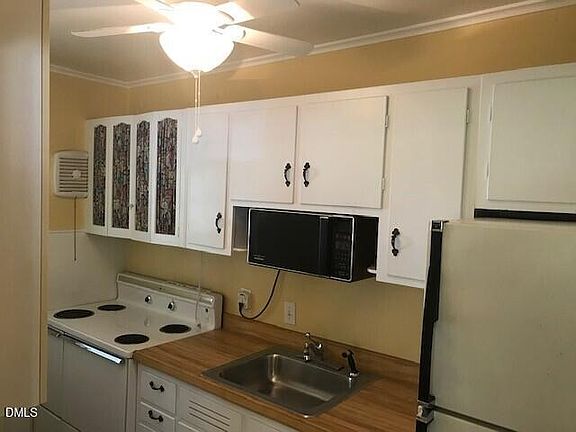5th image of 833 Daniels St APT A