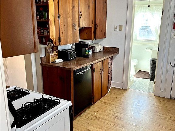 5th image of 203 Dorwin Ave