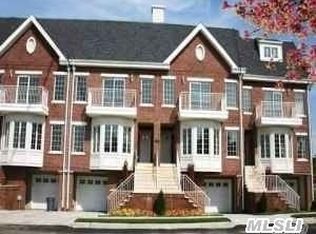 313 Soundview Ln, College Point, NY 11356