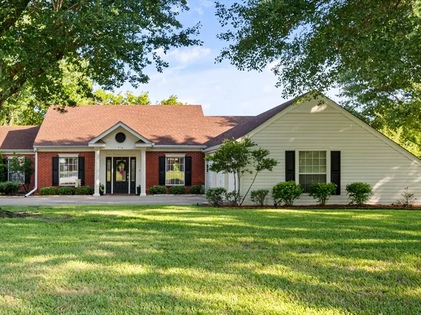 716 Meadow Dr, Corsicana, TX 75110