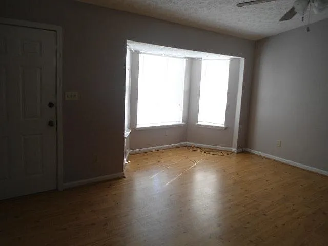 4 bed, 1380 sqft, $1,700 — Photo 4