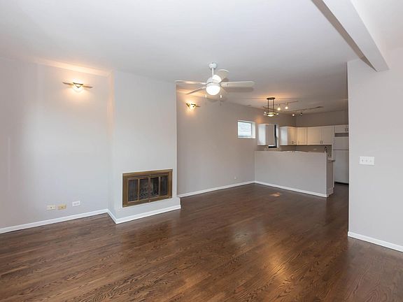 3rd image of 1637 W Wrightwood Ave APT 2N