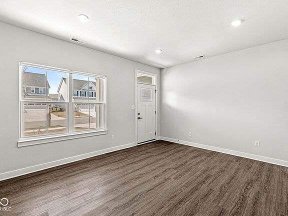 4th image of 629 Washington St