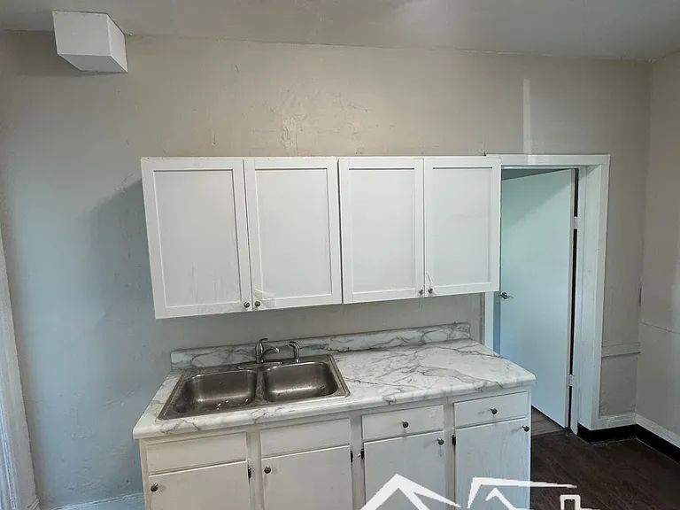 330 W 10th Ave #A — Photo 14