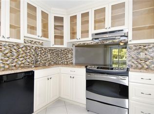 575 Oaks Ln APT 107, Pompano Beach, FL 33069