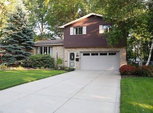 23629 Carriage Ln, North Olmsted, OH 44070