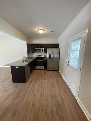 108 Blue St - B — Photo 3