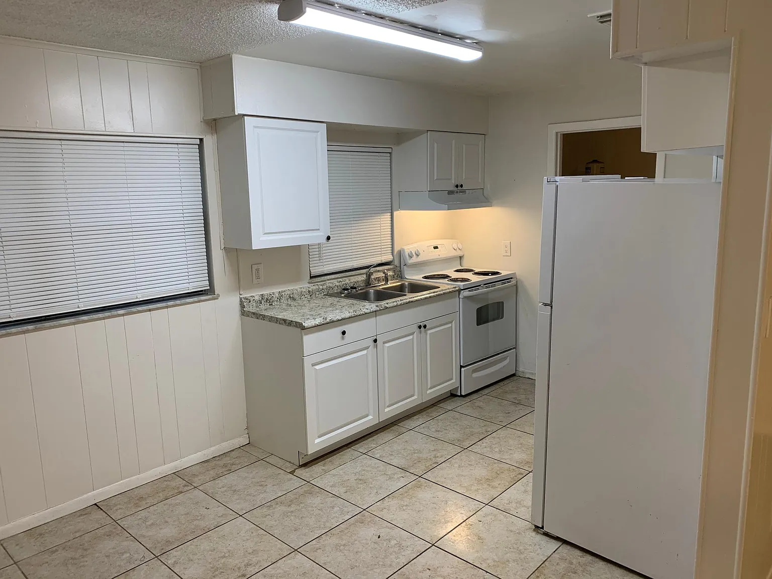 3 bed, 972 sqft, $1,800 — Photo 3