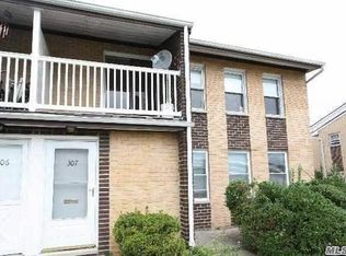 307 Artist Lake Dr, Middle Island, NY 11953